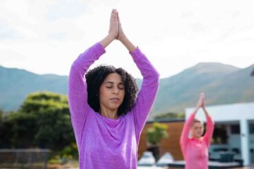 Ontdek Bewegingsmeditatie: Oorsprong, Voordelen en Praktische Tips yogablog