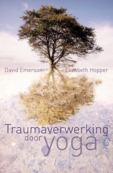 Traumaverwerking door Yoga: Een Gids van David Emerson en Elizabeth Hopper https://www.bol.com/nl/nl/p/traumaverwerking-door-yoga/9200000021732564/