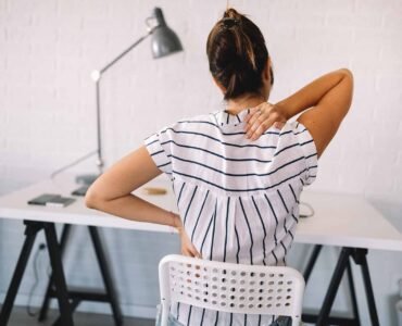 De Beste Yoga-oefeningen bij Schouderpijn yogablog