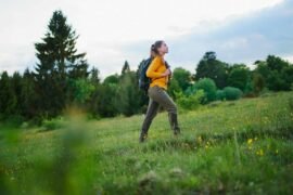 Ontdek de Voordelen van Wandelmeditatie voor Lichaam en Geest yogablog