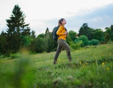 Ontdek de Voordelen van Wandelmeditatie voor Lichaam en Geest yogablog